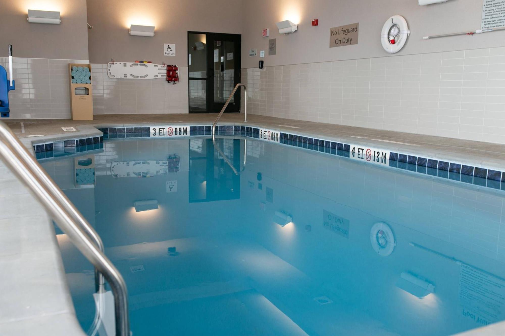 Courtyard Elkhart Hotel Екстериор снимка